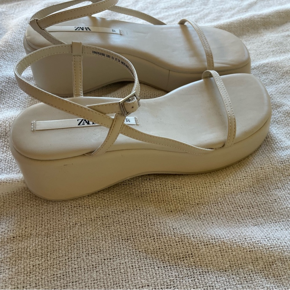 Platform Sandals - Picture 2 of 4